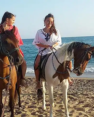 SIDE HORSE RIDING